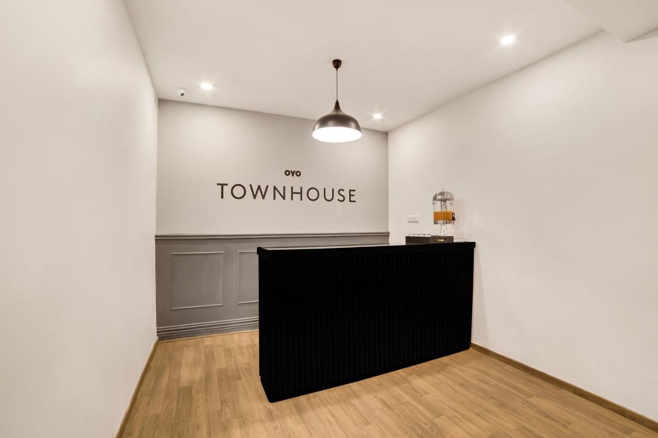 Townhouse Ss Aero Prime Hotel Shamshabad Exterior photo