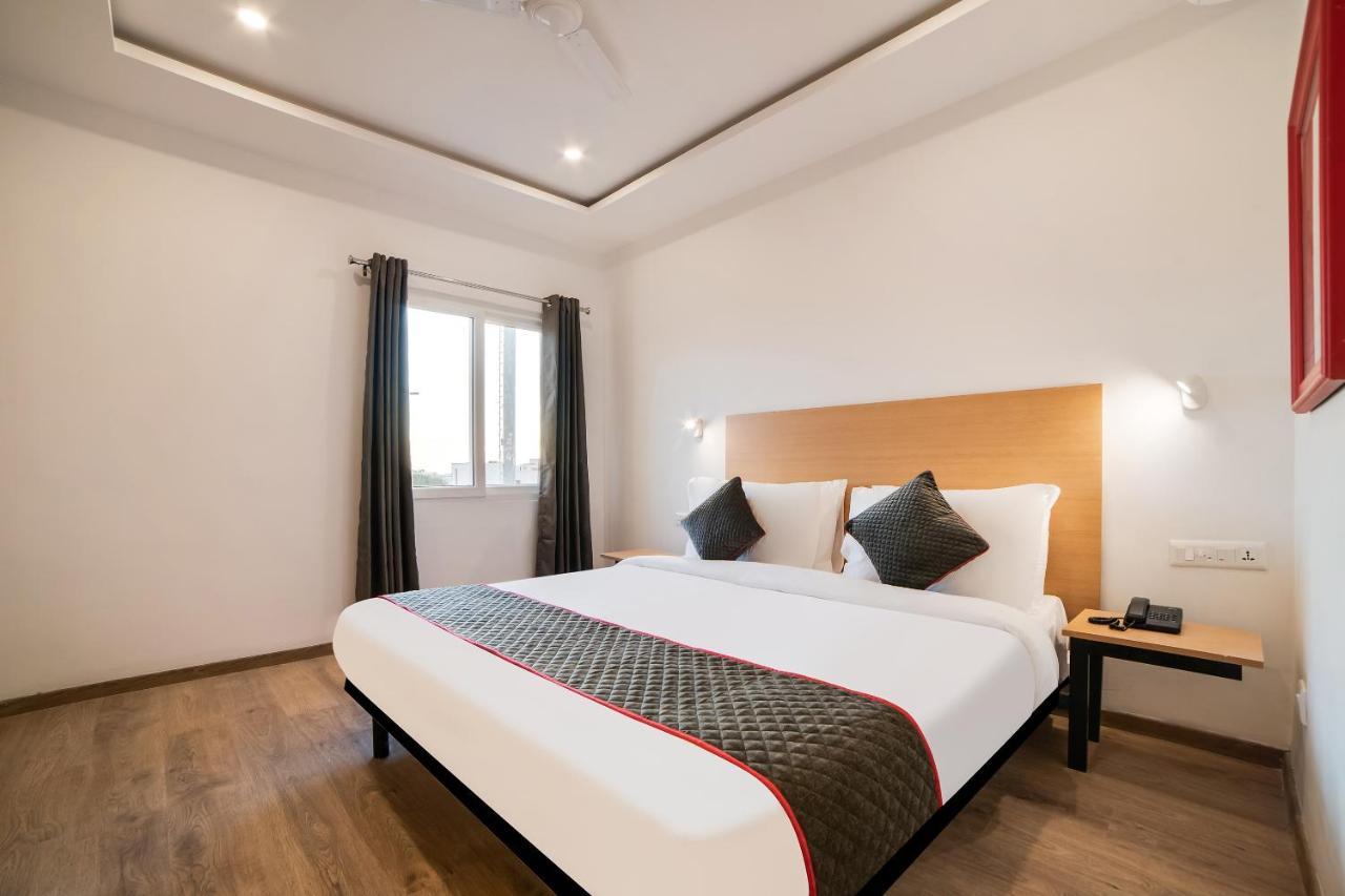 Townhouse Ss Aero Prime Hotel Shamshabad Exterior photo