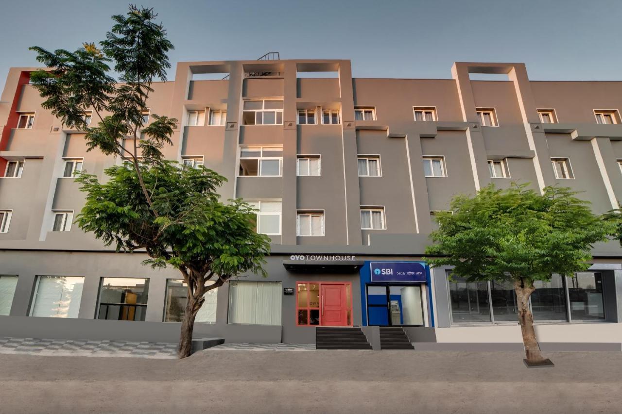Townhouse Ss Aero Prime Hotel Shamshabad Exterior photo