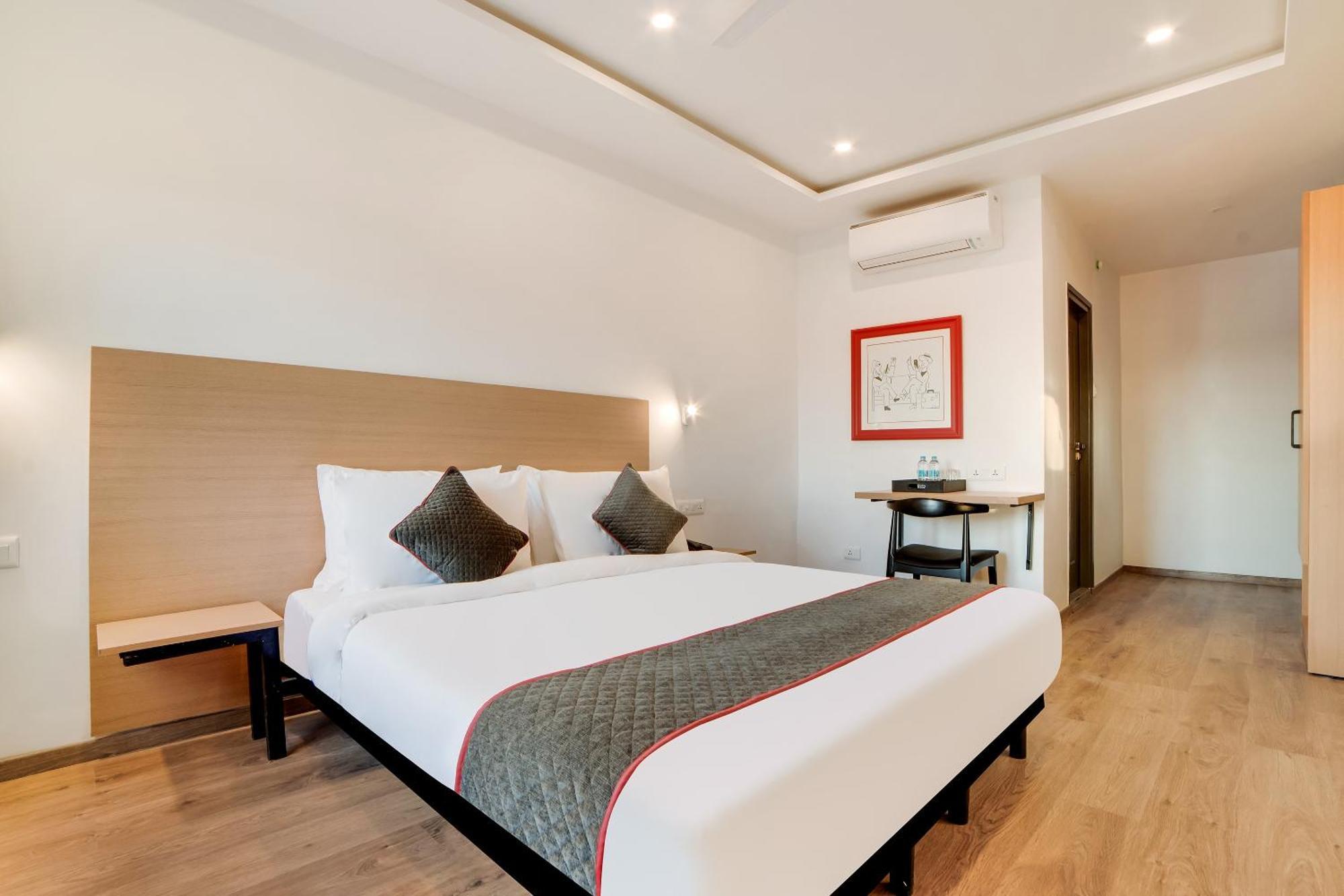 Townhouse Ss Aero Prime Hotel Shamshabad Exterior photo