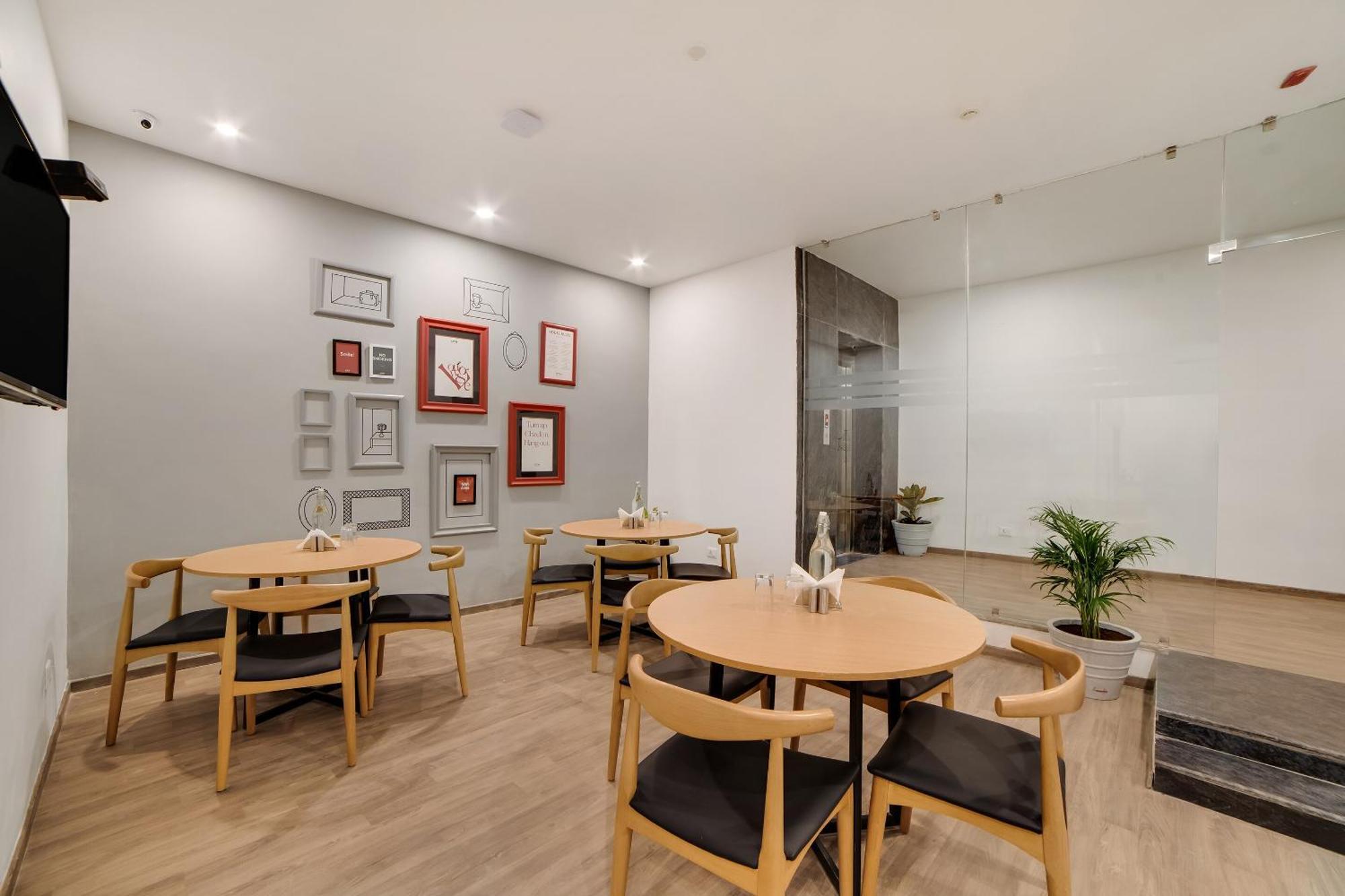 Townhouse Ss Aero Prime Hotel Shamshabad Exterior photo